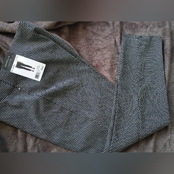 Rafaella Black and White Polka Dot Cropped Pants - Picture 6 of 15